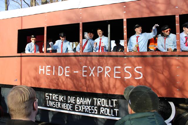 Was sonst eher selten passiert: Hier konnte man über den Bahnstreik lachen | Foto: ce