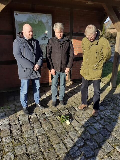 Heidenaus Bürgermeister-Vertreter Alexander Schultz (v. li.), Tostedts Samtgemeinde-Bürgermeister Dr. Peter Dörsam und Ulrich Graß vom Forum für Zivilcourage | Foto: Mechthild Herkenhoff