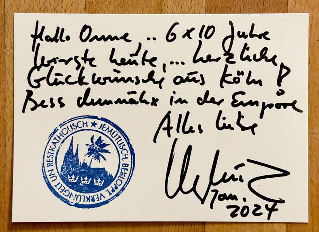 Persönlicher Glückwunsch von BAP-Sänger Wolfgang Niedecken, der 2022 mit seiner "Dylanreise" in der Empore auftrat, an Onne Hennecke zum 60. | Foto: Tina Niedecken