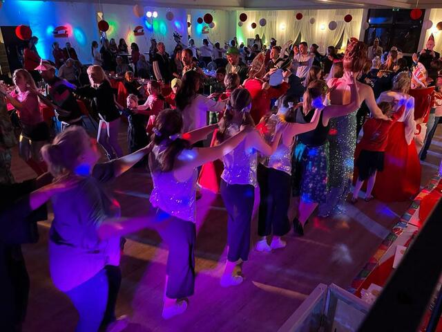 Die längste Polonäse in Hausbruch. | Foto: CCS