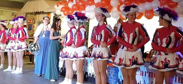 Prinzessinnen  empfangen die Gäste. | Foto: CCS