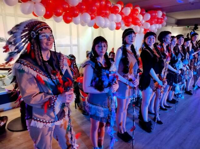 Auch Indianer aus Lübeck zeigten ihre Tanzkünste. | Foto: CCS