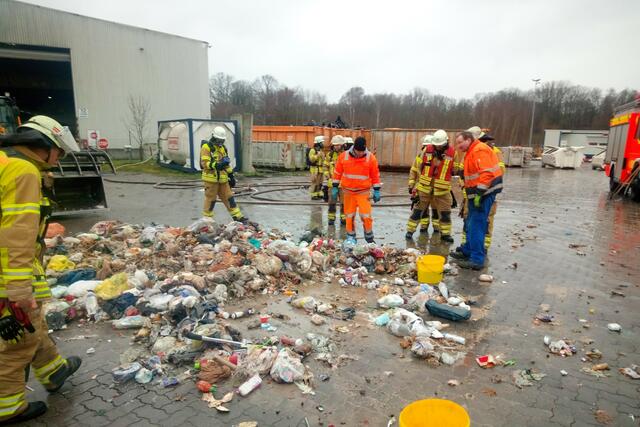 Die Brandursache konnte nicht mehr festgestellt werden
| Foto: Stefan Braun/Feuerwehr Stade