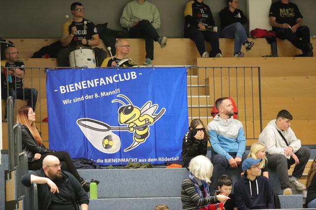 Die "Rödertalbienen" waren mit ihrem Fan-Club angereist | Foto: cc