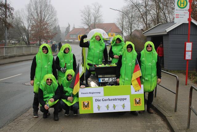 Diese Faslamsgruppe schickte schöne Grüße an die in Berlin regierende "Gurkentruppe" | Foto: ce