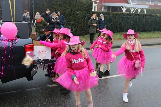 Auch der Kult um die Puppen "Barbie" und "Ken" wurde auf die Schippe genommen | Foto: ce