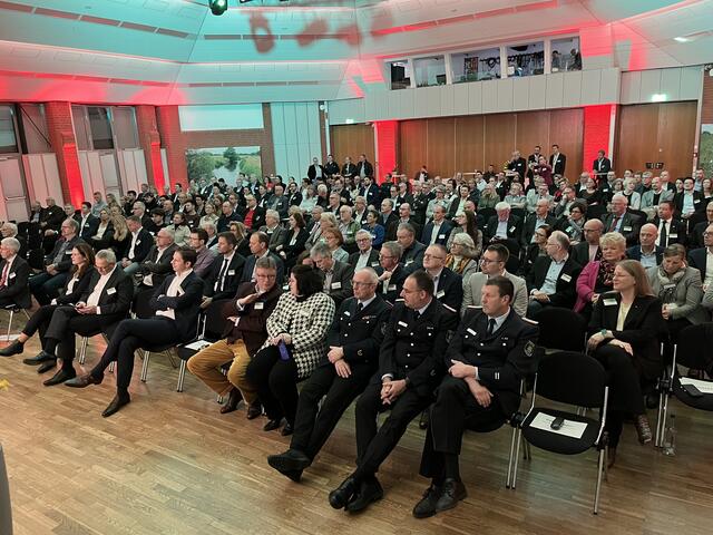 Rund 250 Gäste fanden sich am Abend des Neujahrsempfangs in der Burg Seevetal ein | Foto: sra