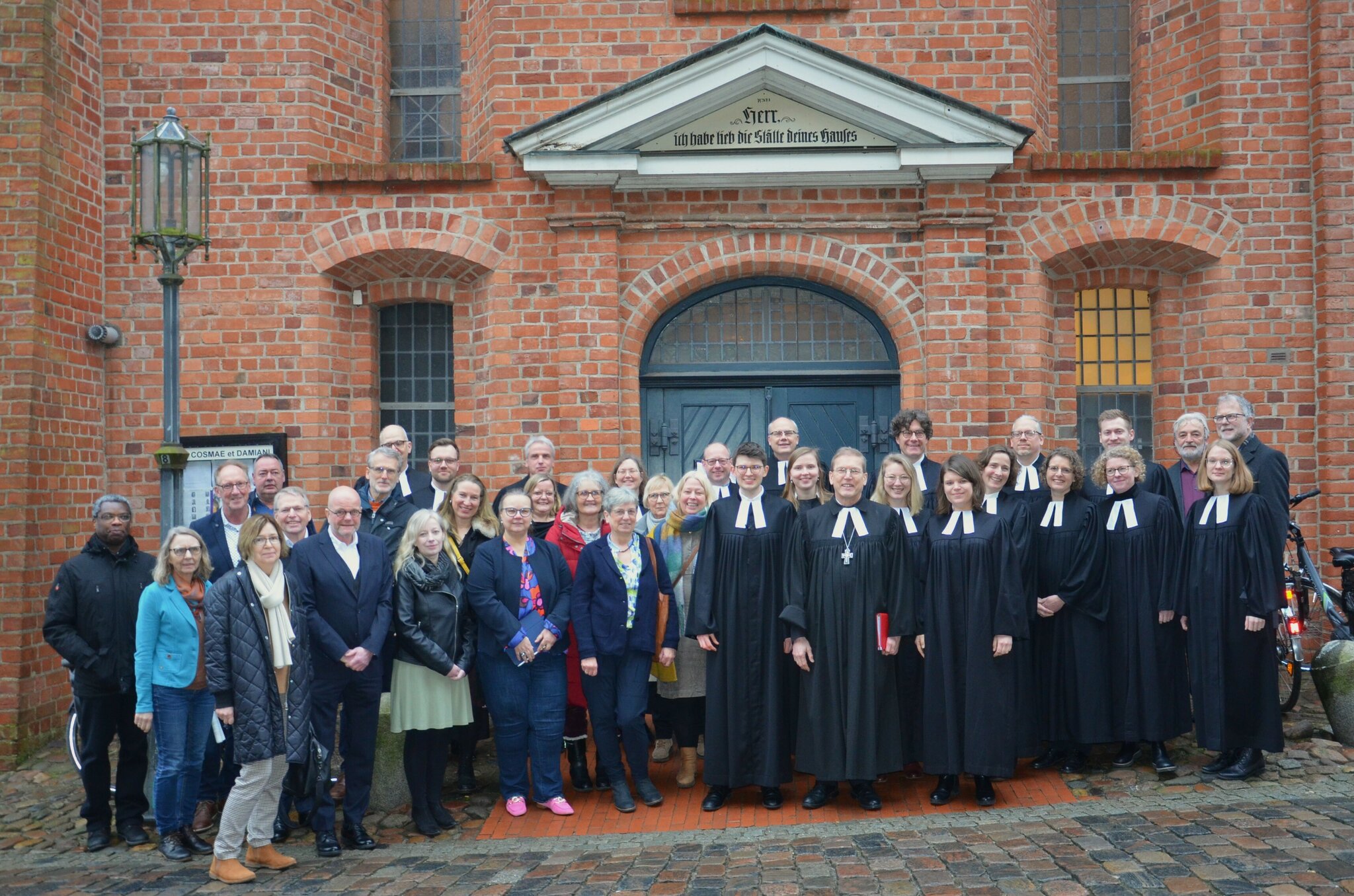 Stader St Ordination durch den Regionalbischof: Tobias Grotefend ist neuer Pastor ...