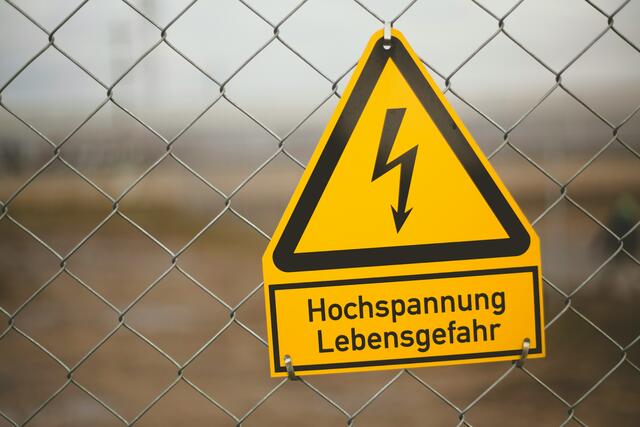 Könnte es durch die steigende Anzahl von E-Mobilen zur Überlastung des Stromnetzes kommen? | Foto:  Markus Spiske/Unsplash