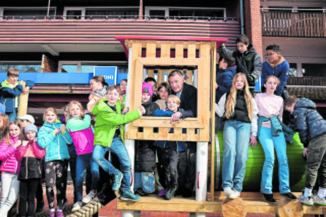 Jan.-Hendrik Röhse im vergangenen Jahr bei der Einweihung der Holzlok in der Breiten Straße | Foto: ah