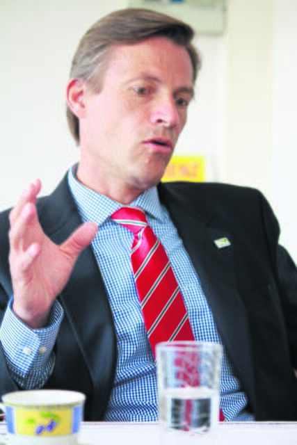 Jan-Hendrik Röhse im WOCHENBLATT-Gespräch im Wahlkampf 2014