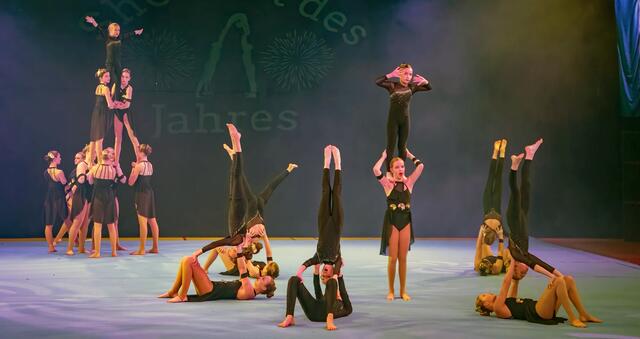 Die "Young Diamonds" präsentierten viele verschiedene Figuren | Foto: Showact des Jahres