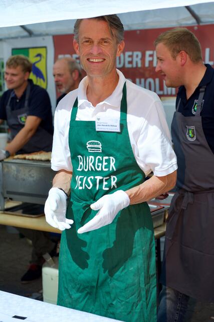 Zum 50-jährigen Stadtjubiläum wurde aus dem Bürgermeister der "Burgermeister" | Foto: Helms