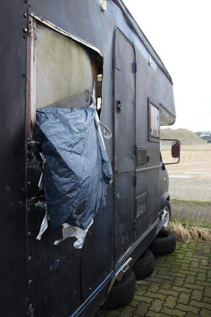 Auch dieser Wohnwagen steht seit Monaten abgemeldet und heruntergekommen auf den Parkplätzen am ehemaligen Schwarz-Cranz-Gelände | Foto: pm