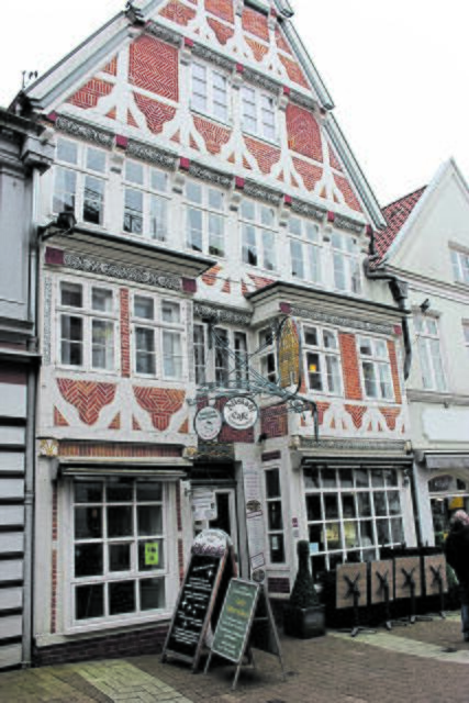 Nomen est omen (der Name ist ein Zeichen): Das Altstadtcafé im Herzen des historischen Stader Stadtkerns    | Foto: sb