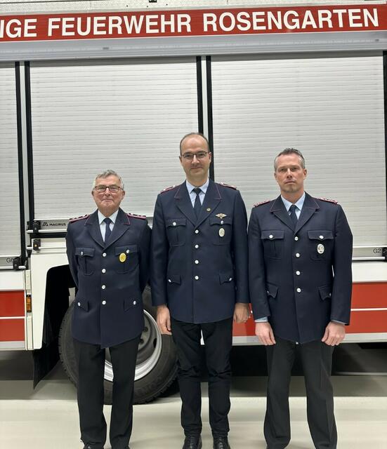 Geehrte (v.li.): Peter Rademacher, André Kahnenbley und Sven Früchtenich

 | Foto: Freiwillige Feuerwehr Tötensen