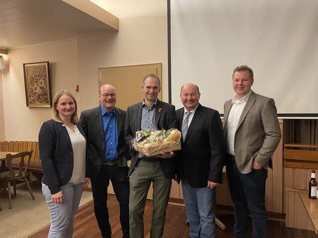 Begrüßung des Gastredners (v.li.): Peggy Schuld, Ulrich Alpers, Christian Lohmeyer, Uwe Mattfeldt und Ingo Klindworth | Foto: Beratungsring