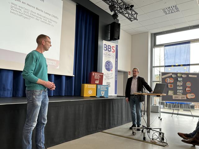 Energiemanagementberater Christian Ters (re). im Interview mit Boris Lamp von der IGS Buchholz | Foto: leo