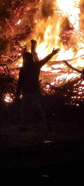 Riesig: das Osterfeuer bei Grauerort | Foto: ig