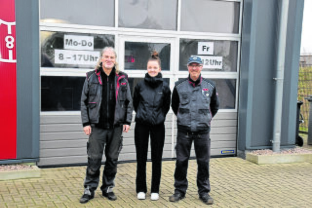 Das Prüfingenieurteam der GTÜ in Tostedt (v.li.): Christian Kollmetz, Inhaberin Manda Jacob und Claus Gelpke  | Foto: Axel-Holger Haase