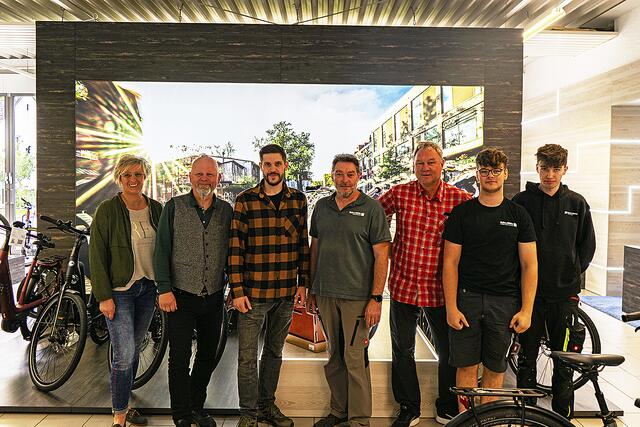 Das Team des Kuhn+Witte-Zweiradcenters erfüllt professionell 
sämtliche Wünsche der Kunden  | Foto: Kuhn+Witte