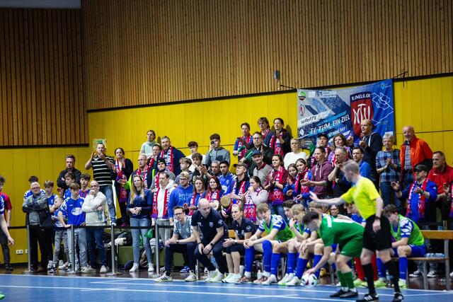 Mehr als 50 Fans sind mit zur deutschen Meisterschaft gereist | Foto: Anya Zuchold