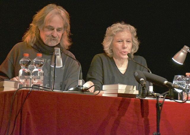 Wolfram Hänel und Ulrike Gerold sorgte für eine kurzweilige Lesung | Foto: Axel-Holger Haase