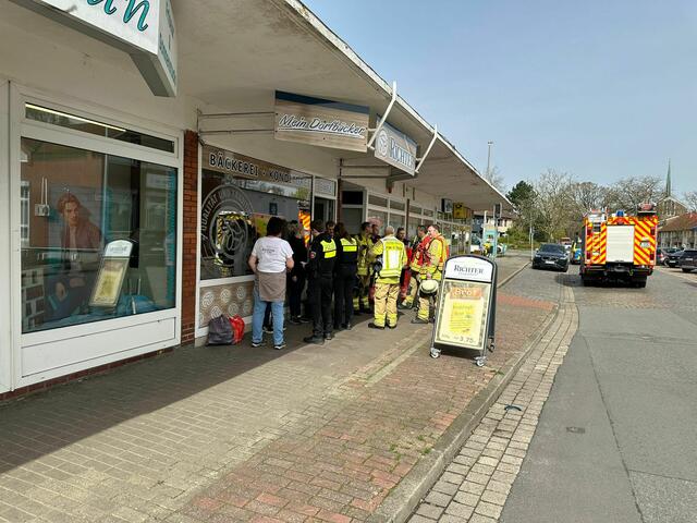 Blick auf die Einsatzstelle am Lerchenweg in Stade-Hahle. | Foto: Feuerwehr Wiepenkathen