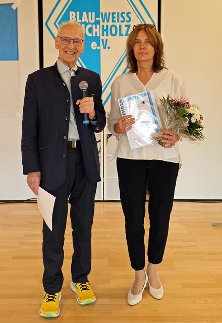 Susanne Tidecks erhielt eine Sonderehrung von BW-Vorsitzendem Arno Reglitzky für ihre herausragenden Verdienste um den Aufbau des Kunstturnens