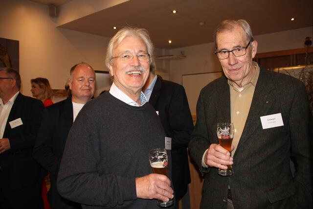 Helmut Schulze (li.)  und Rolf Renken, im Hintergrund (li.) Uwe Fricke
