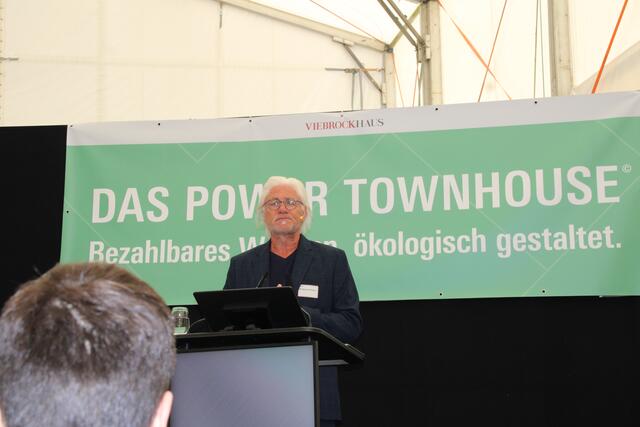 Moderator Wolfgang Stephan