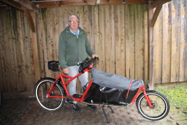 Karl-Heinz Stöver mit seinem Lastenrad