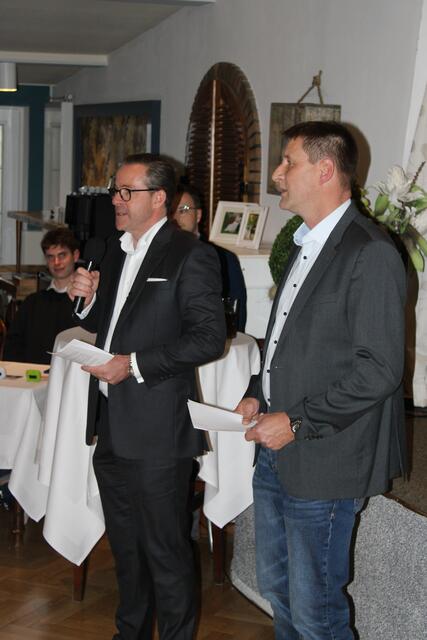 Veranstaltungsmoderator Oliver Drewes (li.) und Wulfsens Bürgermeister Matthias Kruse | Foto: ce