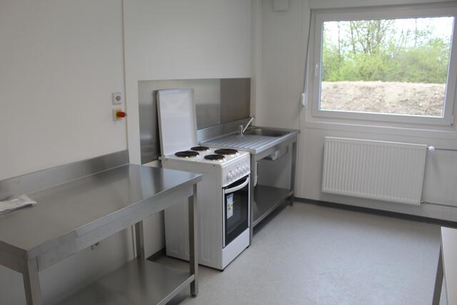 Pro Wohneinheit gibt es eine Küche, die etwa neun Personen nutzen | Foto: pm