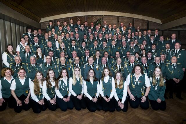 Die Mitglieder des Schützenvereins Todtglüsingen im Jahr des Vereinsjubiläums | Foto: Schützenverein