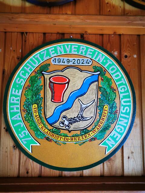 Diese Jubiläumsscheine hat Schützenbruder Klaus Potthoff handbemalt | Foto: Schützenverein