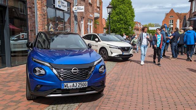 Auch Nissan war am Start: Hier die Modelle von Autohaus Jonas aus Moisburg | Foto: Tobias Benecke