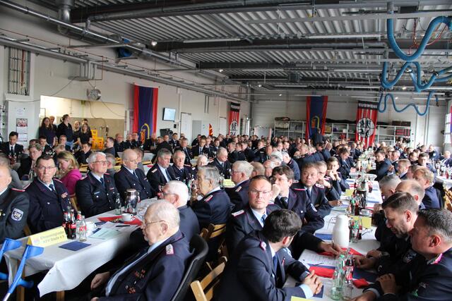 Insgesamt 212 Delegierte aus den Ortswehren im Landkreis Stade kamen zum Kreisfeuerwehrverbandstag in Horneburg zusammen | Foto: Stefan Braun/Feuerwehr