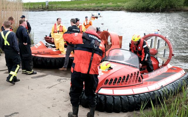 Luftkissenboote im Einsatz in Brobergen | Foto: Rolf Hillyer-Funke/Feuerwehren SG Oldendorf-Himmelpforten
