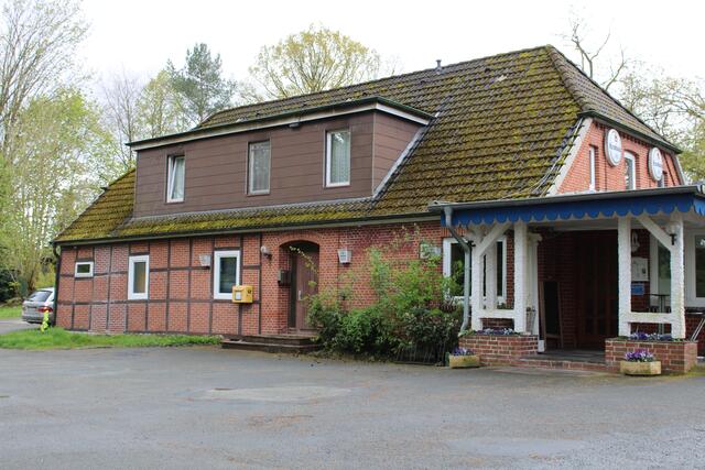 Versteckt am hinteren Hauseingang: der Briefkasten Am Mühlenbach | Foto: pöp