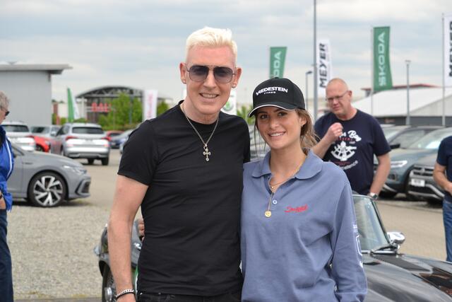 HP Baxxter und Sara Bakhsh nahmen mit einem Jaguar E-Type an der Tour teil | Foto: bim