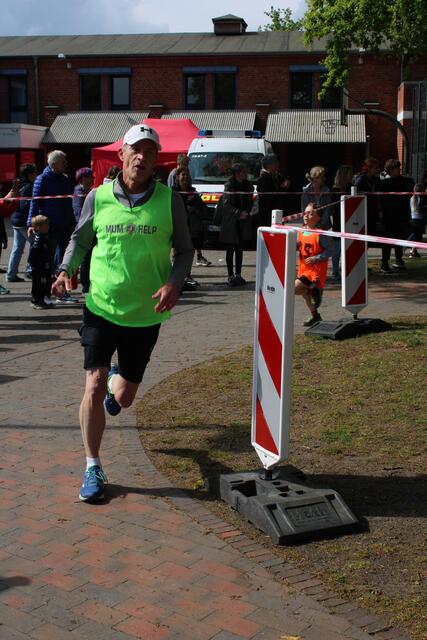 Wie immer dabei: Buchholz' Bürgermeister Jan-Hendrik Röhse | Foto: bim / os
