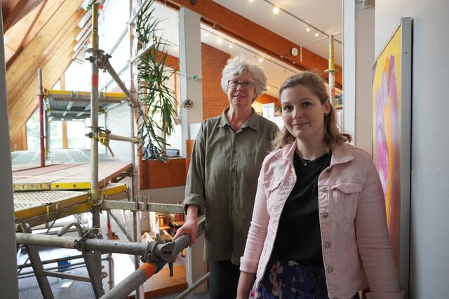  Seevetals Bürgermeisterin Emily Weede zusammen mit der Büchereileiterin Sarah Vogler „auf der Baustelle“ | Foto: Gemeinde Seevetal