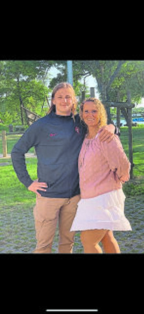 Jenny mit ihrem Sohn Cijay (19) | Foto: Familienalbum Jenny