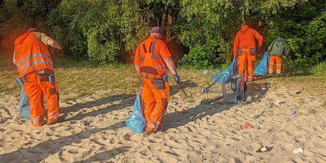 Die Gemeindearbeiter waren gleich morgens unterwegs, um die Massen an Müll zu beseitigen | Foto: jd