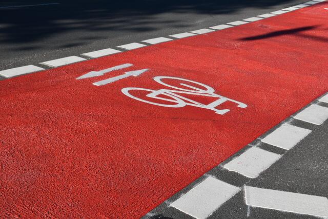 Eindeutig: Radfahrer kommen aus beiden Richtungen auf dem Radfahrweg