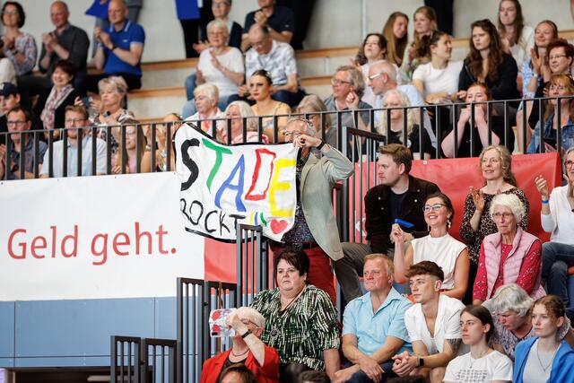 Das Publikum feuerte die Stader Tänzerinnen und Tänzer an | Foto: Jörg Struwe/picselweb