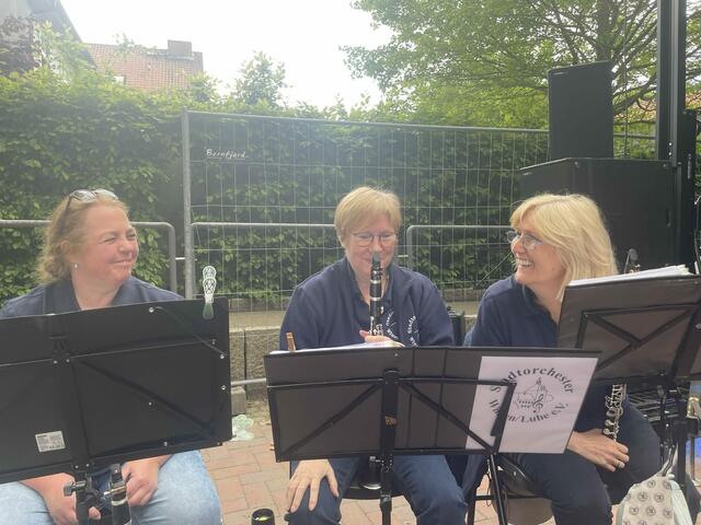 Gute Laune bei den Stadtorchester Bläsern sorgte für ein fröhliches Konzert.