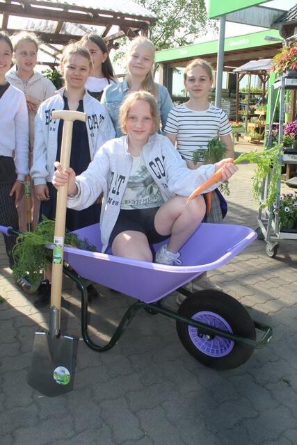 Leonie freut sich auf den Ackerbau  | Foto: pm