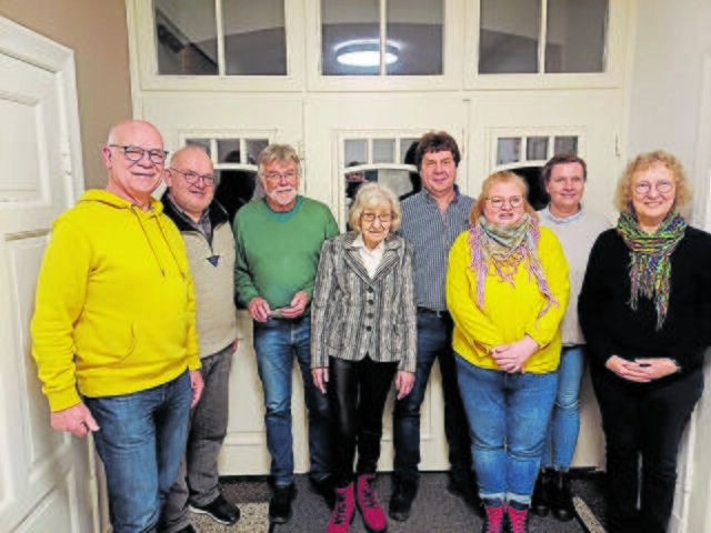 Der aktuelle Vereinsvorstand (v.li.): Rolf Mau, Johannes Holsten, Wolfgang Weh, Kati Pfennigwerth, Bernhard Lenz, Jeannette Litfin, Ulrike Endlich und Elke Weh | Foto: Heimatverein
